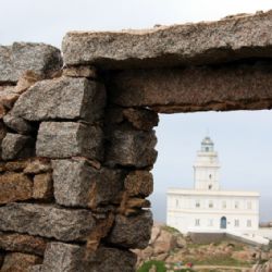 reportage Valle della Luna - scorcio sul faro di Capo Testa