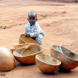 bimbo in villaggio di Kampala