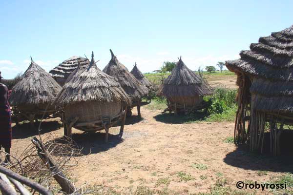 dispense nel villaggio di Kidepo