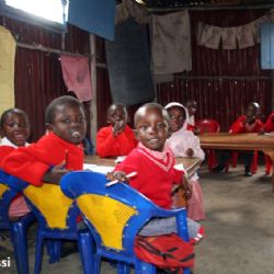 scuola allo slum di Kariobangi - reportage Kenya