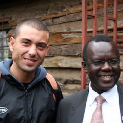 Nicolò con Dan Ogutu allo slum di Mathare - reportage Kenya