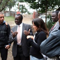 con Dan Ogutu allo slum di Mathare - reportage Kenya