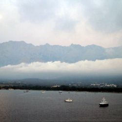 viaggio in Corsica - nuvole a Calvi - reportage Roby Rossi