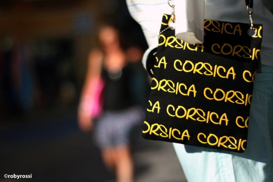 viaggio in Corsica - Bonifacio contrasti - reportage Roby Rossi
