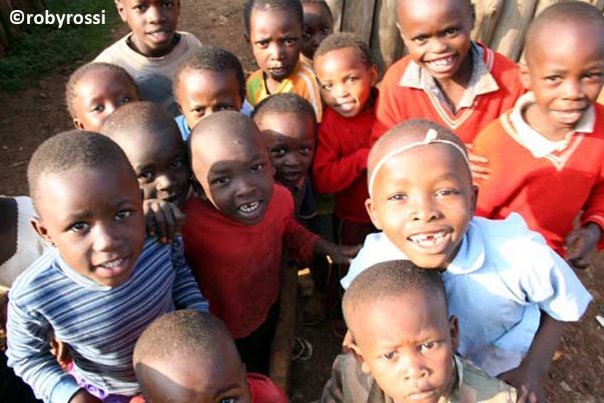 bambini del villaggio di Nyali