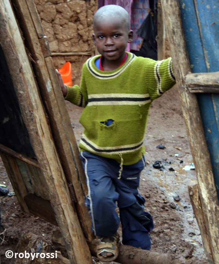 bimbo allo slum di Kibera