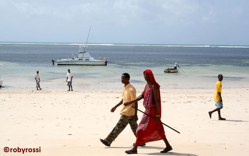 Masai sulla spiaggia di Malindi