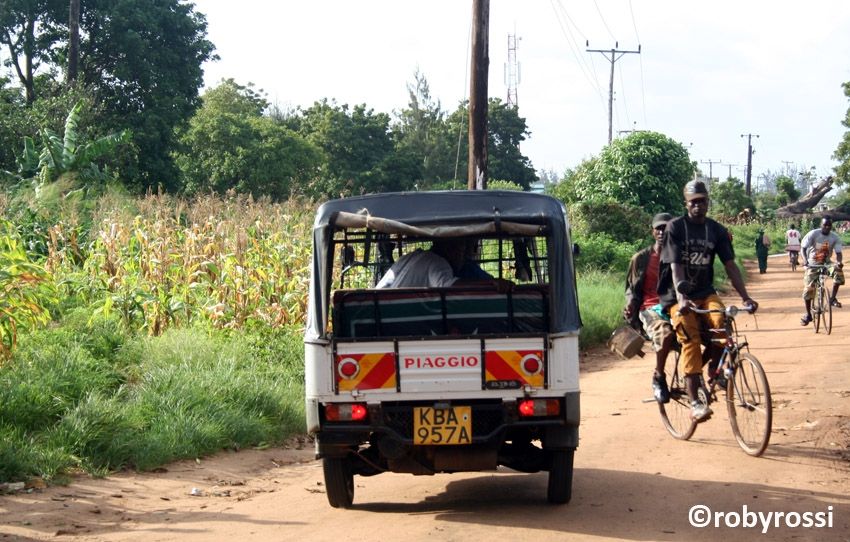 in tuc tuc verso Muyeye