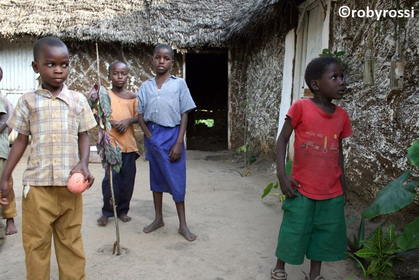 bambini al villaggio di Muyeye