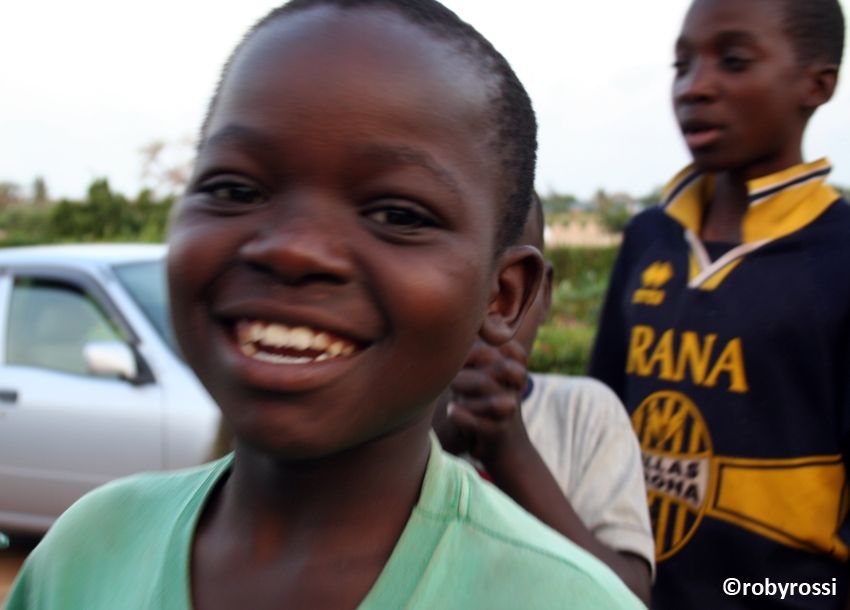 bambini all'orfanotrofio di Malindi