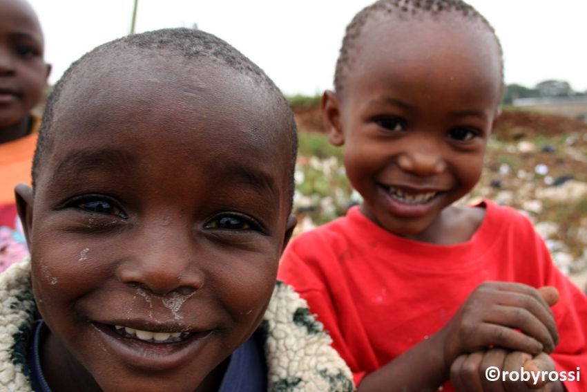 bambini allo slum di Mathare