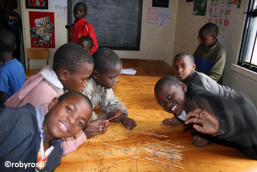 bambini alla Paolo's house - Kibera