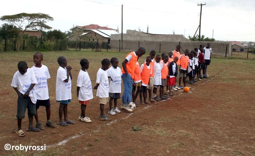 partita di calcio Alice Village Football Club - Karyobangi