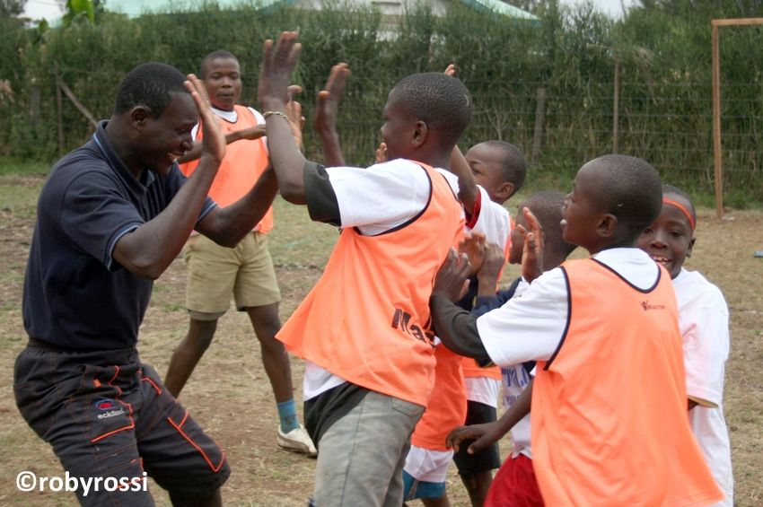 partita di calcio Alice Village Football Club - Karyobangi