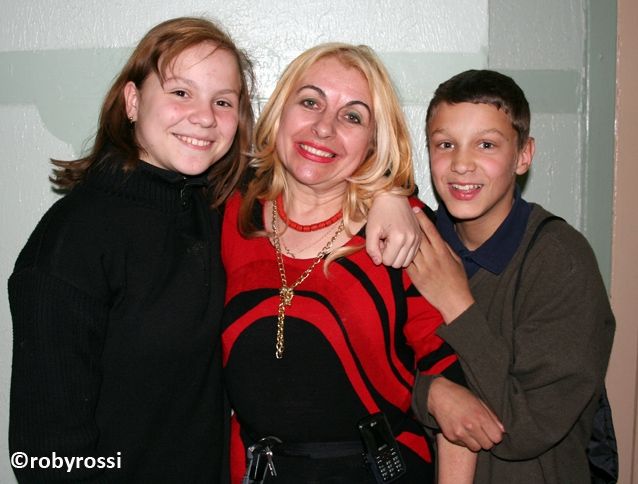 Ludmilla e Vlad con la direttrice dell'orfanotrofio