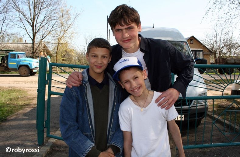 Vlad, Marc e un amico nell'orfanotrofio